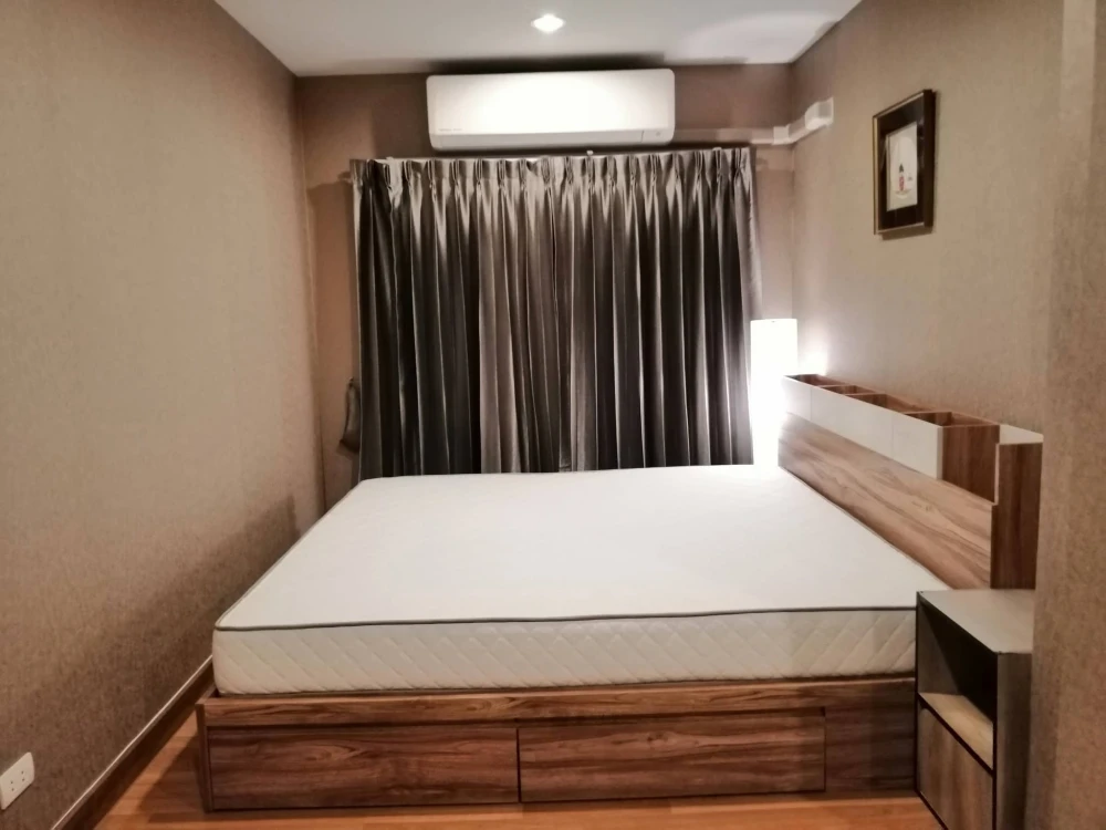 Condo for rent at Regent Home Bangson. Move-in ready unit located on the 19th floor with an elevated view. Fully equipped with complete amenities—book images