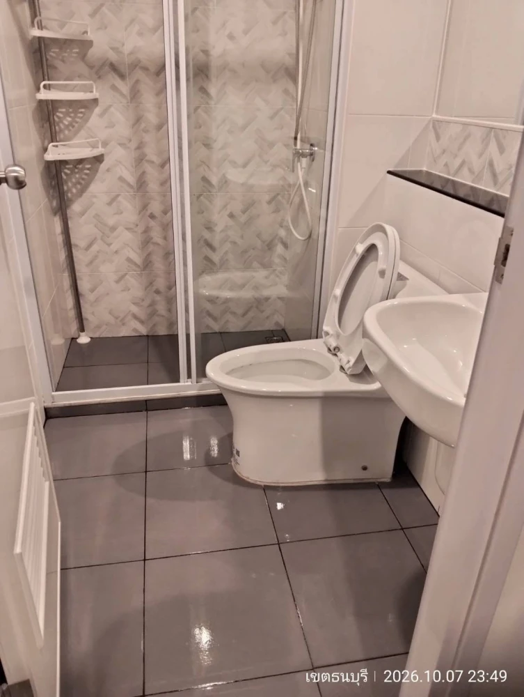 Condo for rent at Regent Home Wuttakat. Move-in ready, fully furnished, and equipped with all appliances. Great price—book yours today!