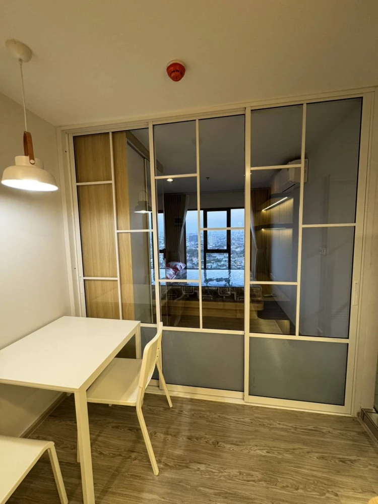 Condo for rent at Regent Home Wuttakat. Nicely decorated unit with high-quality built-in furniture. Everything you need in one place. Book now! Don't