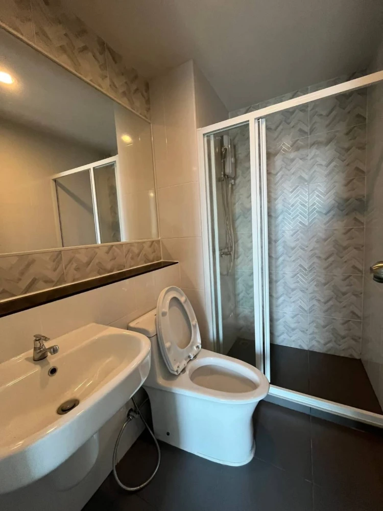 Condo for rent at Regent Home Wuttakat. Nicely decorated unit with high-quality built-in furniture. Everything you need in one place. Book now! Don't