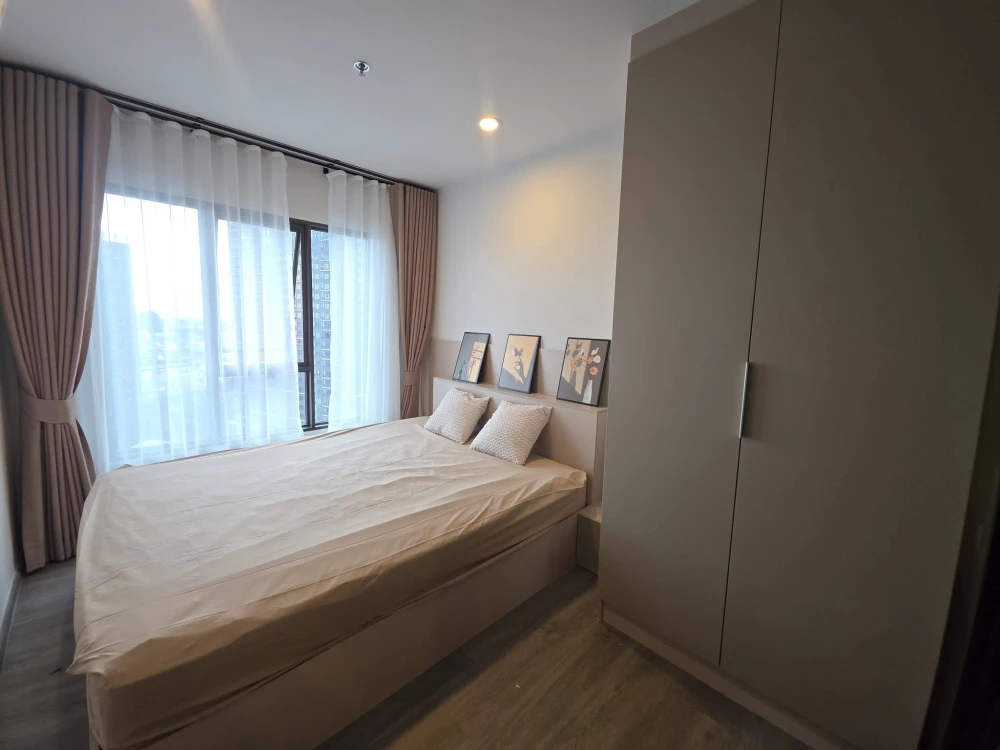 Condo for rent at Regent Home Wutthakat. The unit is partitioned into separate, well-defined zones. Amazing price! Book yours today!