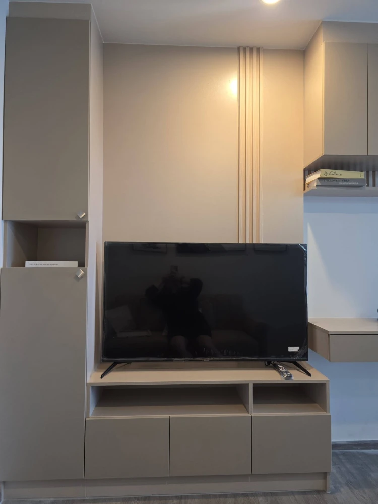 Condo for rent at Regent Home Wutthakat. The unit is partitioned into separate, well-defined zones. Amazing price! Book yours today!