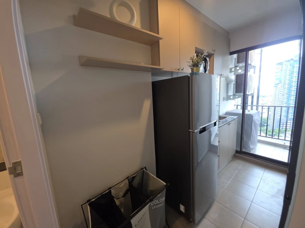 Condo for rent at Regent Home Wutthakat. The unit is partitioned into separate, well-defined zones. Amazing price! Book yours today!