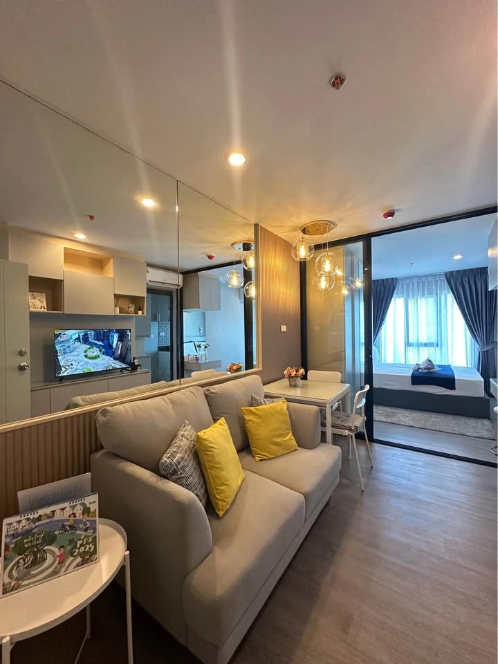 Condo for rent at Regent Home Wutthakat. Fully furnished with built-in furniture and appliances. Book now!