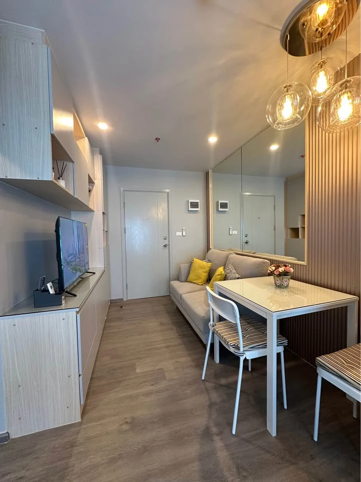 Condo for rent at Regent Home Wutthakat. Fully furnished with built-in furniture and appliances. Book now!