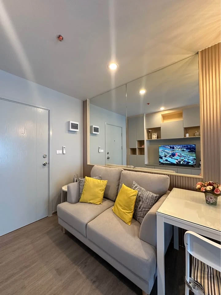 Condo for rent at Regent Home Wutthakat. Fully furnished with built-in furniture and appliances. Book now!