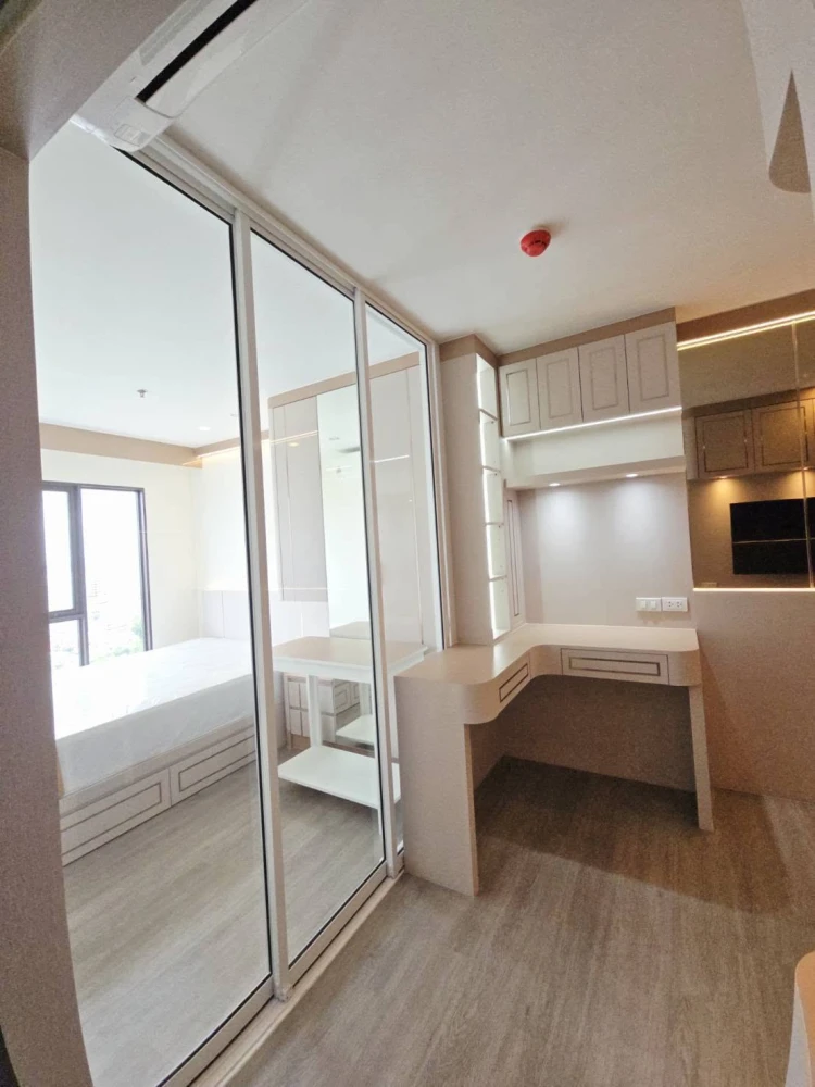 Condo for rent at Regent Home Wutthakat. Move-in ready, fully equipped with amenities, and at a great price—book now!