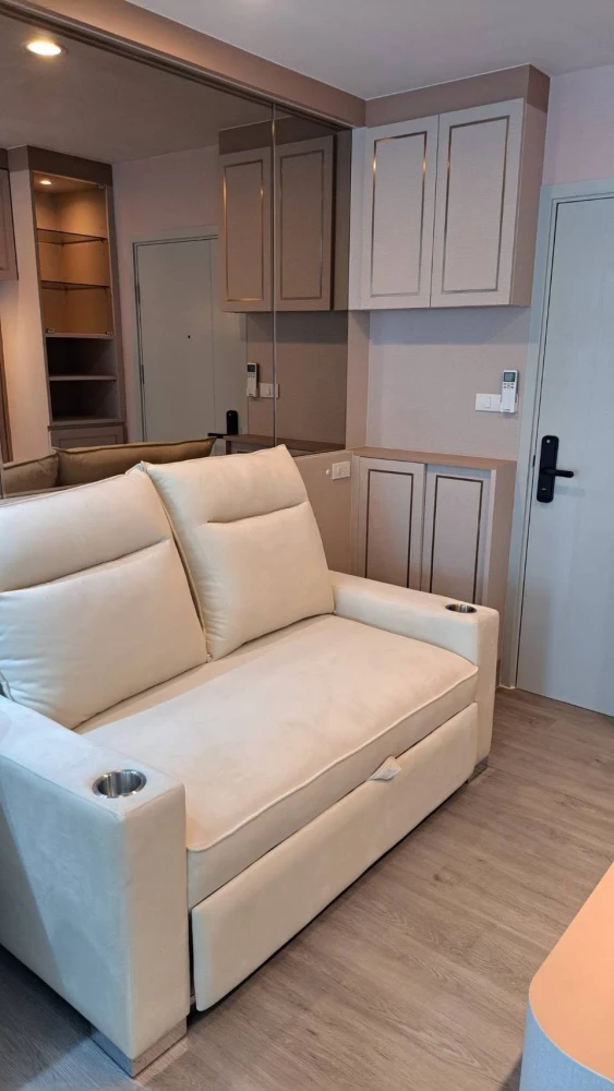 Condo for rent at Regent Home Wutthakat. Move-in ready, fully equipped with amenities, and at a great price—book now!