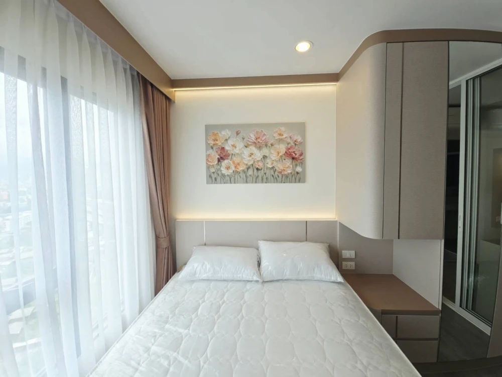 Condo for rent at Regent Home Wutthakat. Move-in ready, fully equipped with amenities, and at a great price—book now!