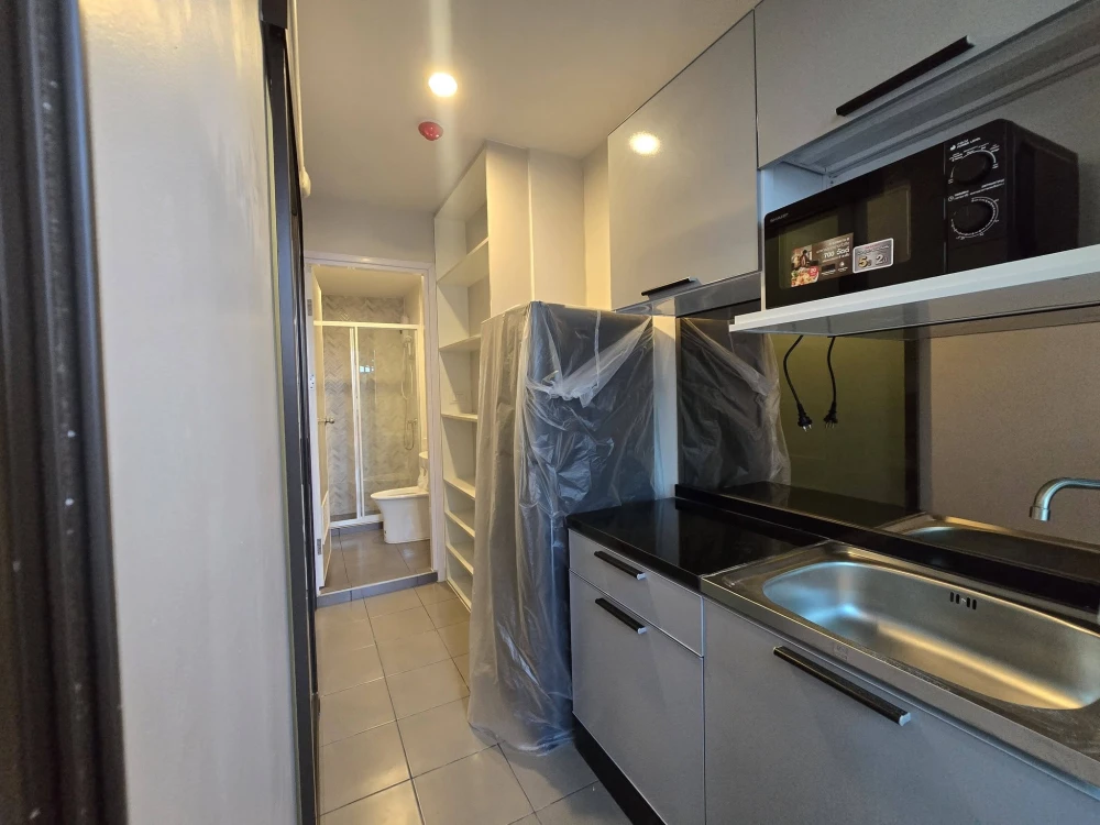 Condo for rent at Regent Home Wutthakat. Nicely decorated with high-quality built-in furniture. Don't miss this opportunity!