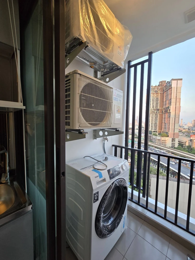 Condo for rent at Regent Home Wutthakat. Nicely decorated with high-quality built-in furniture. Don't miss this opportunity!