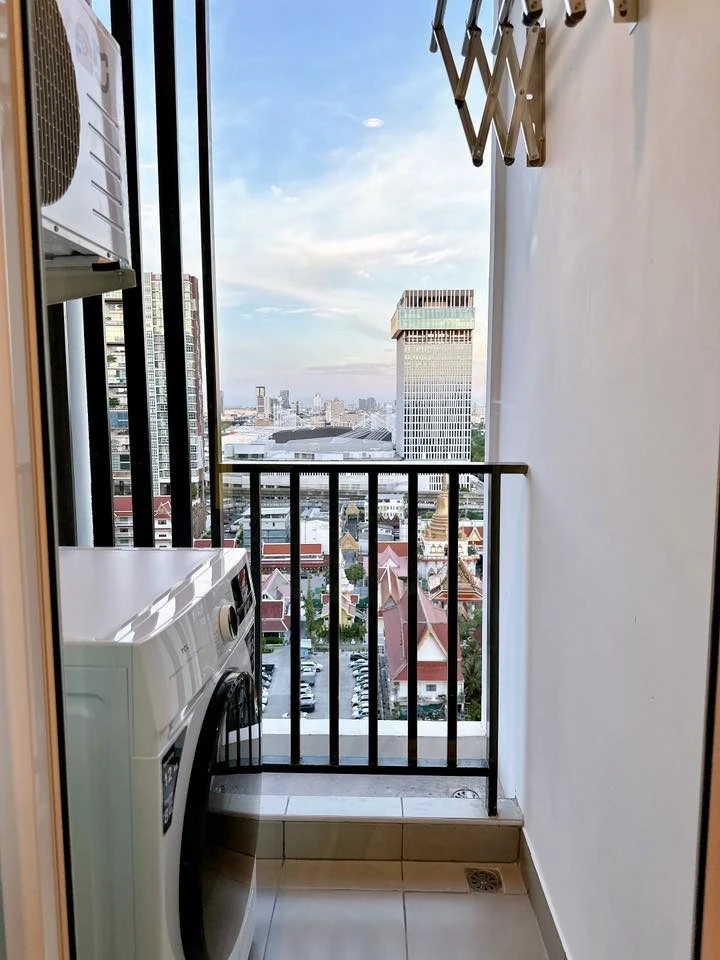 Condo for rent, Regent Home Bangna. Ready to move in, beautifully decorated with full built-in furniture. You definitely don't want to miss this!