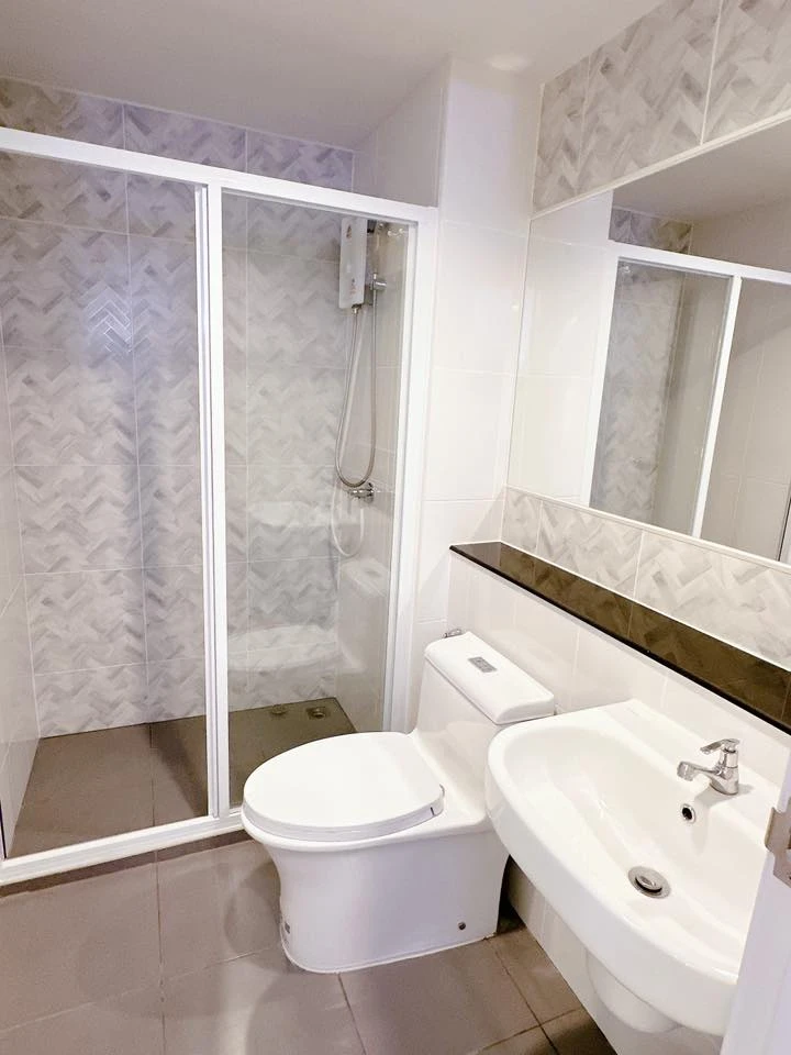 Condo for rent, Regent Home Bangna. Ready to move in, beautifully decorated with full built-in furniture. You definitely don't want to miss this!