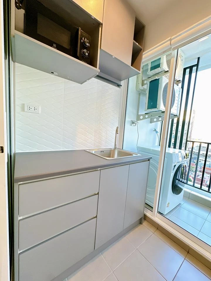 Condo for rent, Regent Home Bangna. Ready to move in, beautifully decorated with full built-in furniture. You definitely don't want to miss this!