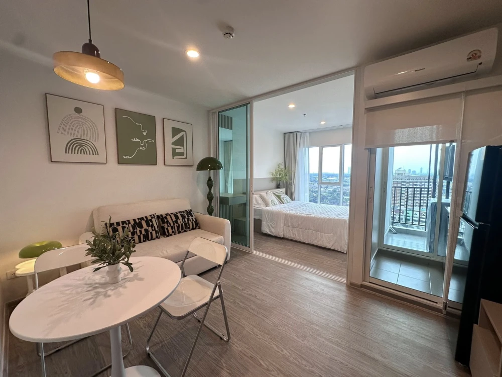 Condo for rent: Regent Home Bangna, fully furnished, ready to move in, complete with furniture and appliances, just bring your bags and move in.