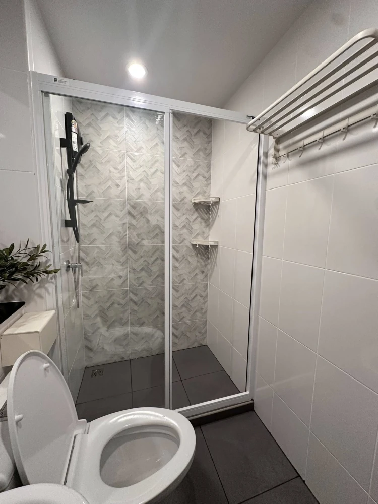 Condo for rent: Regent Home Bangna, fully furnished, ready to move in, complete with furniture and appliances, just bring your bags and move in.