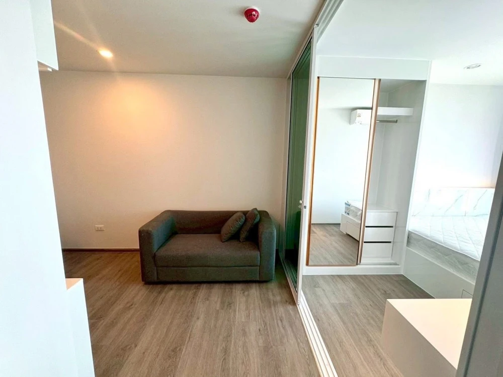 Condo for rent, Regent Home Wutthakat, north-facing unit with view of the Phra Pathom Chedi, cool breeze all day, fully furnished with built-in furnit