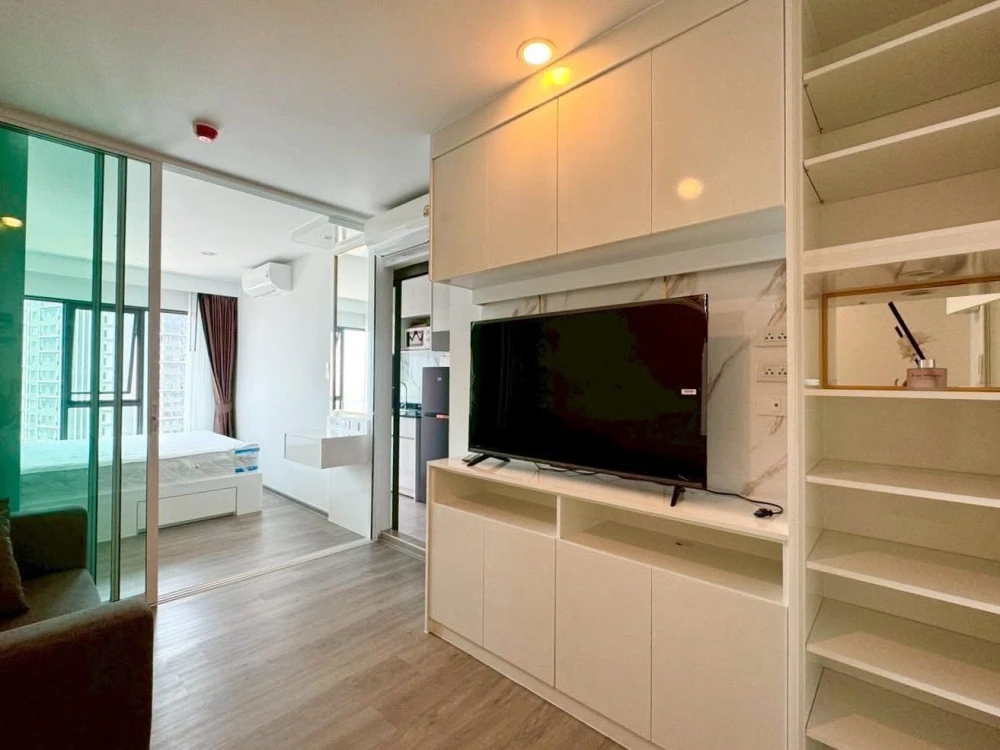 Condo for rent, Regent Home Wutthakat, north-facing unit with view of the Phra Pathom Chedi, cool breeze all day, fully furnished with built-in furnit