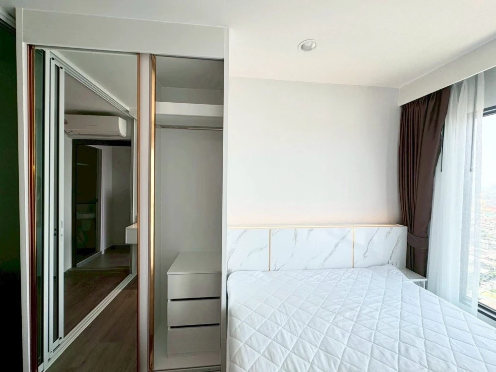 Condo for rent, Regent Home Wutthakat, north-facing unit with view of the Phra Pathom Chedi, cool breeze all day, fully furnished with built-in furnit