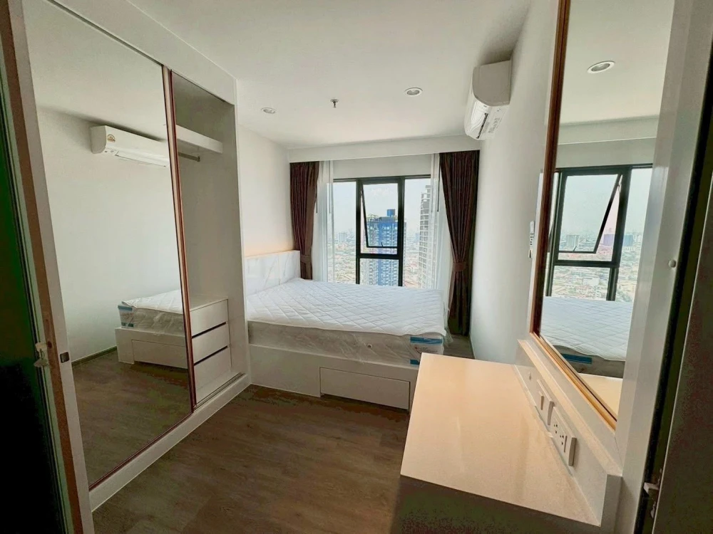 Condo for rent, Regent Home Wutthakat, north-facing unit with view of the Phra Pathom Chedi, cool breeze all day, fully furnished with built-in furnit