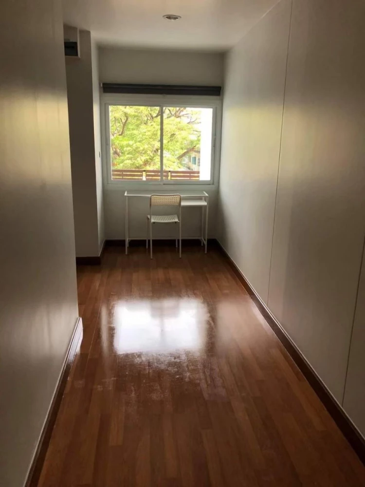 Condo for rent at Regent Orchid Talad Plu. Ready to move in, partitioned into separate areas, maximizing usable space. Book now, don't miss out!