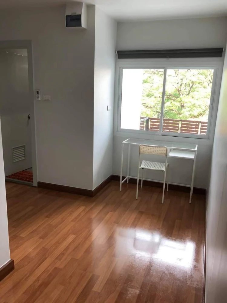 Condo for rent at Regent Orchid Talad Plu. Ready to move in, partitioned into separate areas, maximizing usable space. Book now, don't miss out!