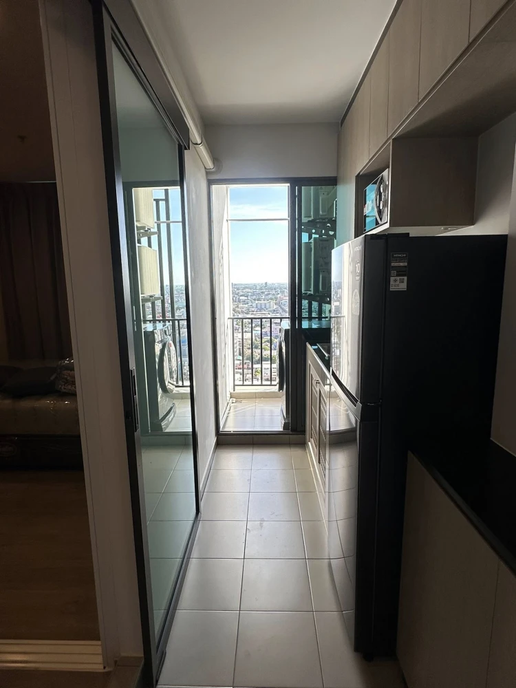 Condo for rent at Regent Wutthakat. Beautiful built-in furniture, warm minimalist style, elegant and clean. Book now!