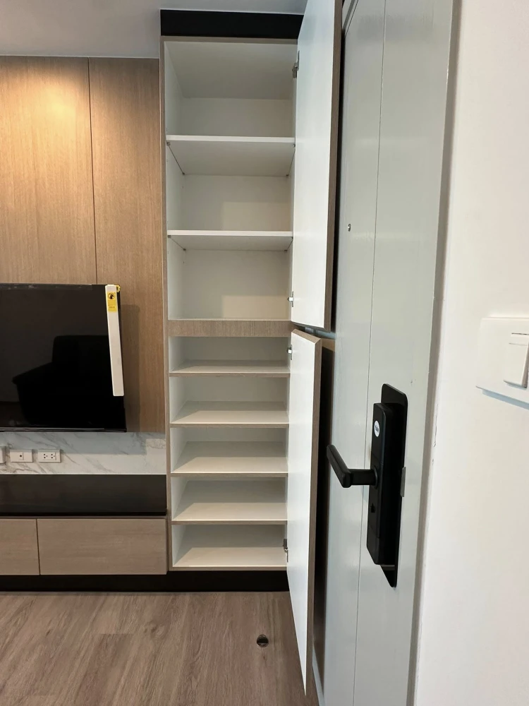 Condo for rent at Regent Wutthakat. Beautiful built-in furniture, warm minimalist style, elegant and clean. Book now!