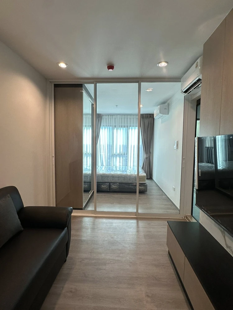 Condo for rent at Regent Wutthakat. Beautiful built-in furniture, warm minimalist style, elegant and clean. Book now!
