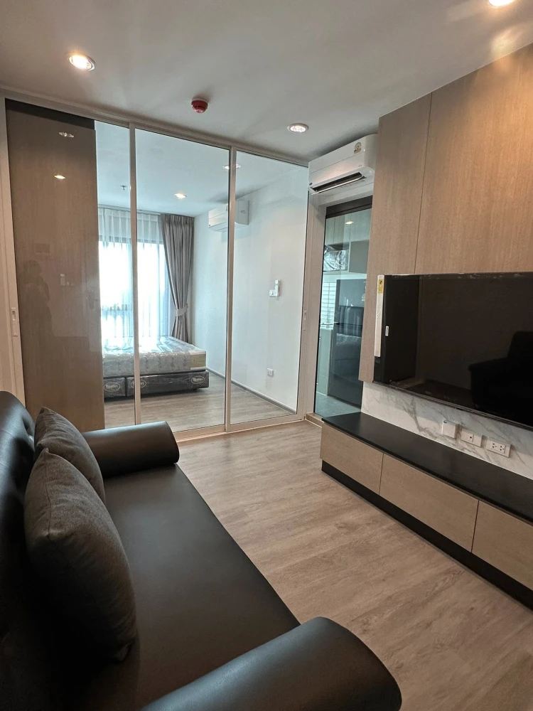 Condo for rent at Regent Wutthakat. Beautiful built-in furniture, warm minimalist style, elegant and clean. Book now!
