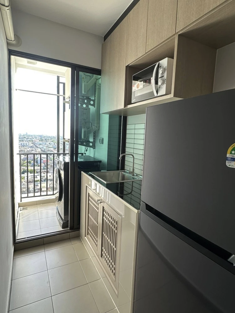 Condo for rent at Regent Wutthakat. Beautiful built-in furniture, warm minimalist style, elegant and clean. Book now!