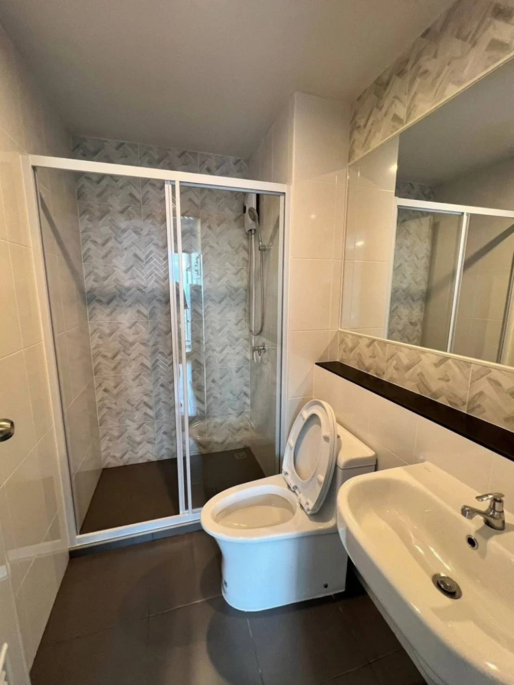 Condo for rent at Regent Wutthakat. Nice unit on the 12th floor, a great height and price. Book today! Don't wait!
