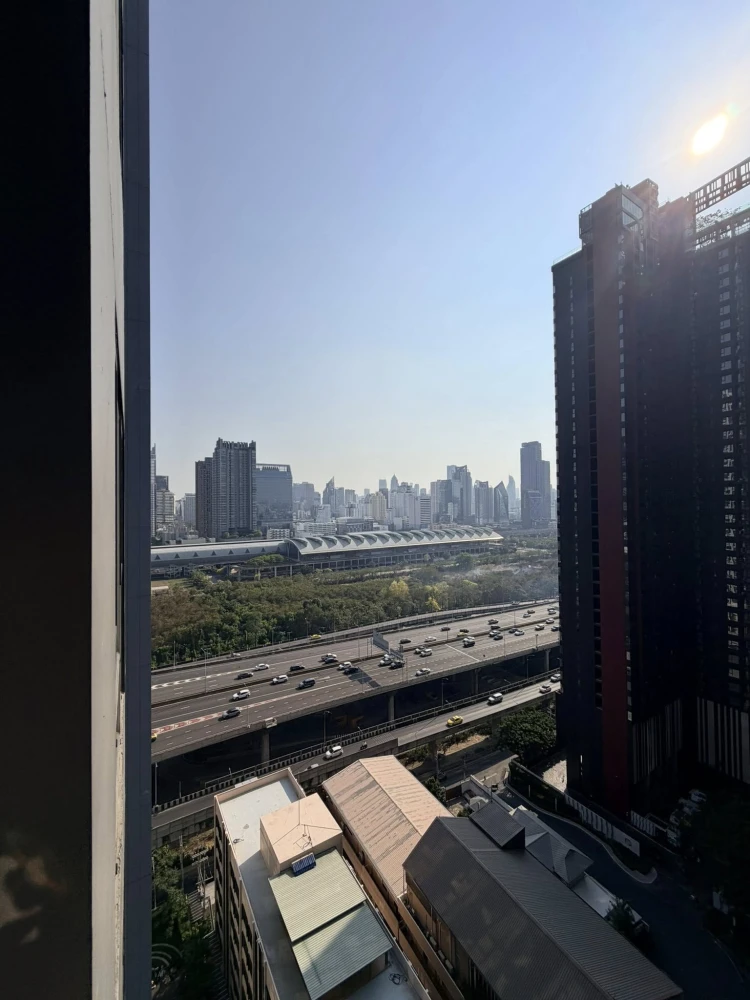 Condo for rent at Rhythm Asoke, fully furnished and ready to move in. Complete amenities. Book today! Don't wait!