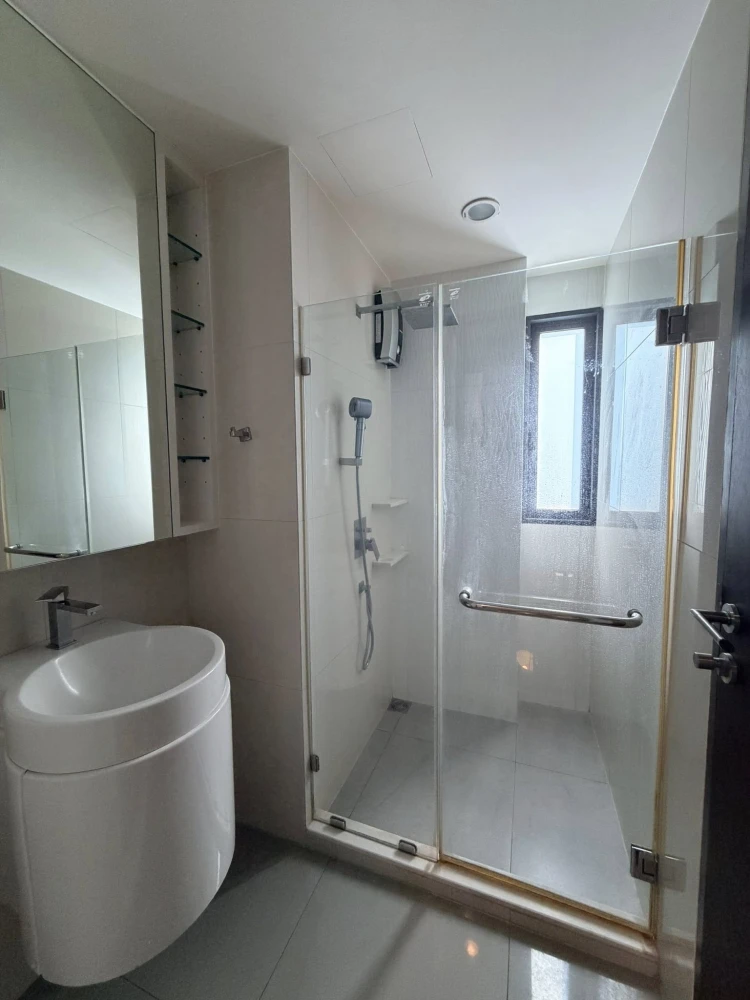 Condo for rent at Rhythm Asoke, fully furnished and ready to move in. Complete amenities. Book today! Don't wait!