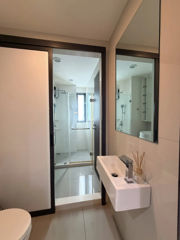 Condo for rent at Rhythm Asoke, fully furnished and ready to move in. Complete amenities. Book today! Don't wait!