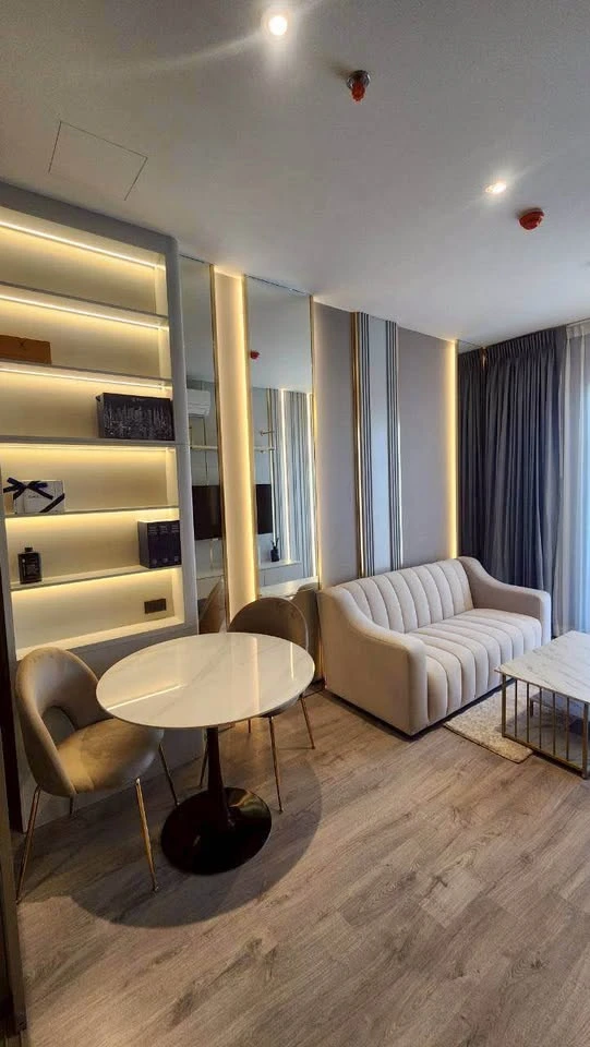 Condo for rent at Rhythm Ekkamai Estate. Beautifully decorated unit with full built-in furniture and complete amenities. Book now!