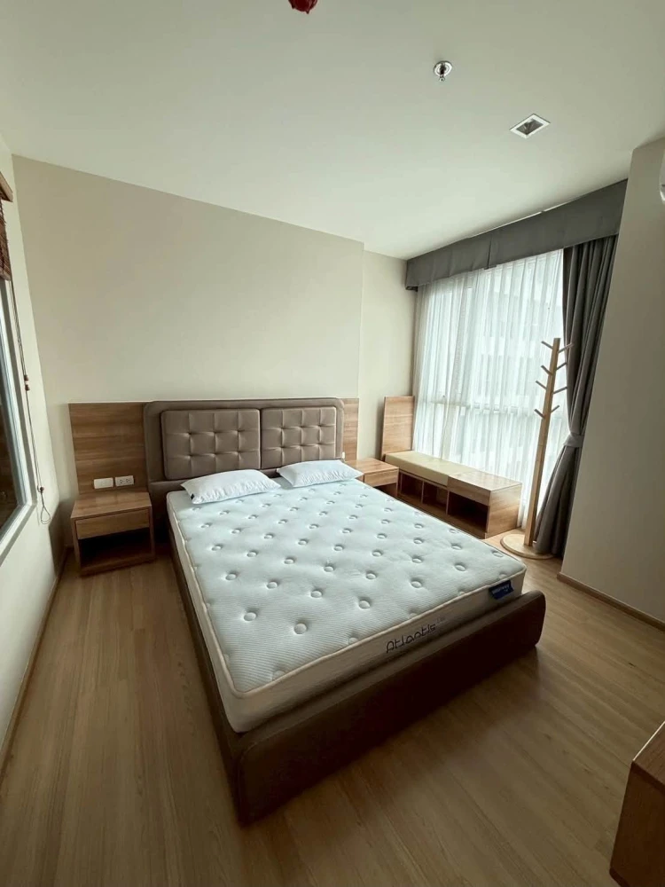Condo for rent at Rhythm Sathorn. This pleasant unit is located on the 9th floor and offers a view of the Chao Phraya River. Fully equipped with ameni images