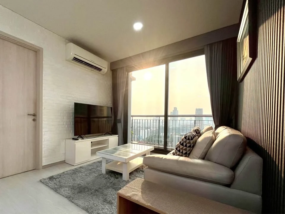 Condo for rent at Rhythm Sukhumvit 42. Ready to move in, fully furnished, great price. Book now, don't miss out!