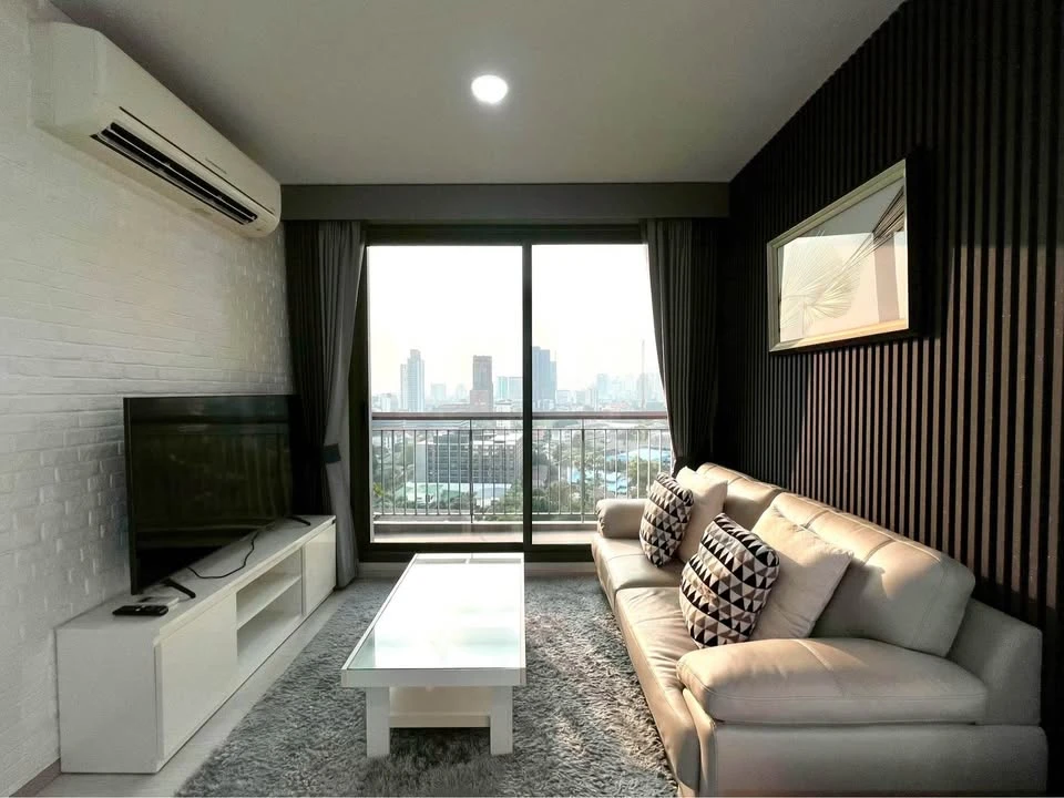 Condo for rent at Rhythm Sukhumvit 42. Ready to move in, fully furnished, great price. Book now, don't miss out!