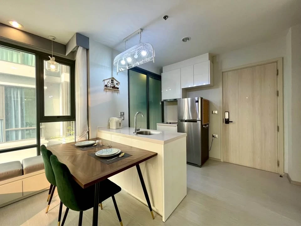 Condo for rent at Rhythm Sukhumvit 42. Ready to move in, fully furnished, great price. Book now, don't miss out!