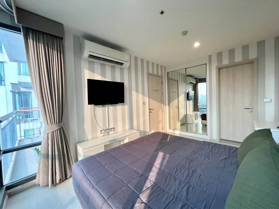 Condo for rent at Rhythm Sukhumvit 42. Ready to move in, fully furnished, great price. Book now, don't miss out!