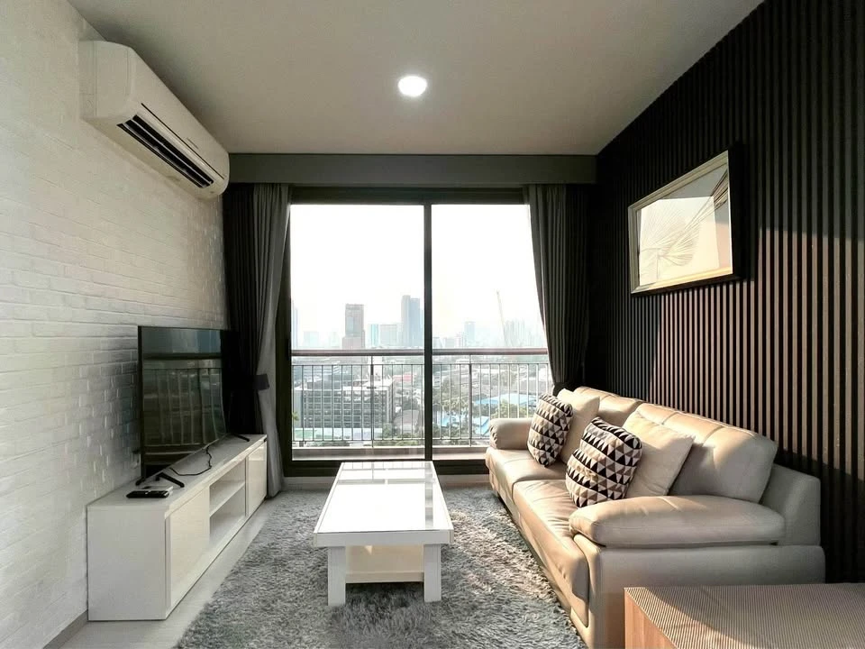 Condo for rent at Rhythm Sukhumvit 42. Ready to move in, fully furnished, great price. Book now, don't miss out!