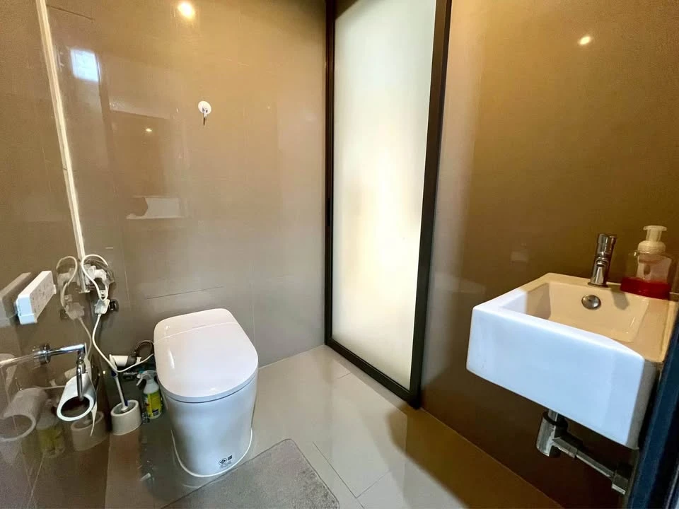Condo for rent at Rhythm Sukhumvit 42. Ready to move in, fully furnished, great price. Book now, don't miss out!