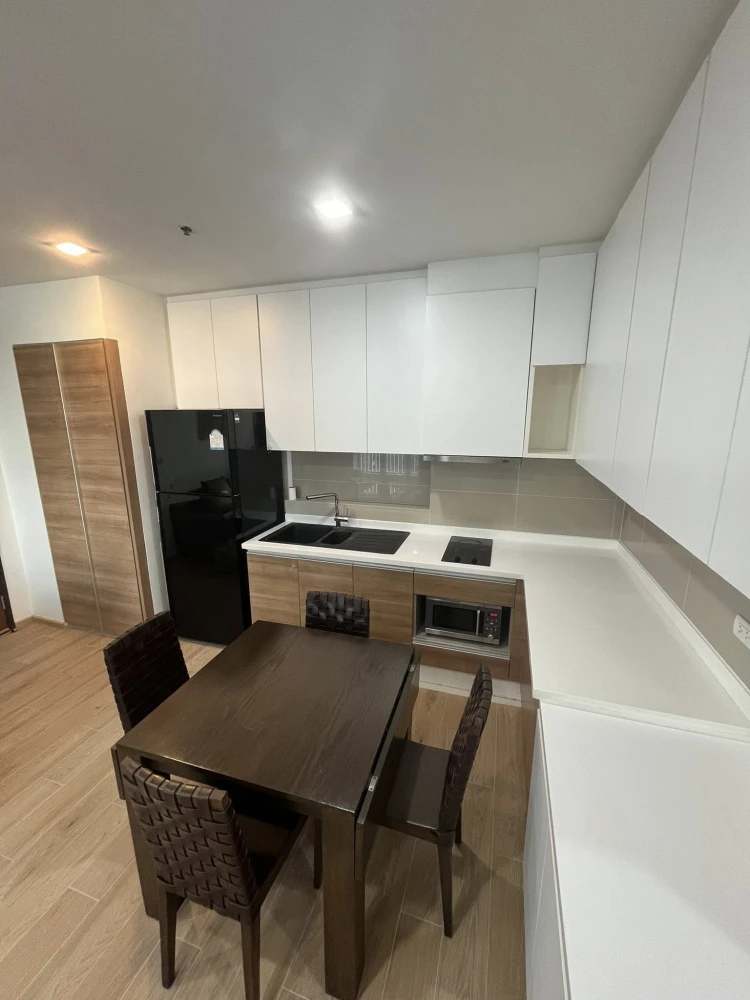 Condo for rent, Rhythm Sukhumvit 50, ready to move in, spacious living space, convenient and complete here. Come reserve today.