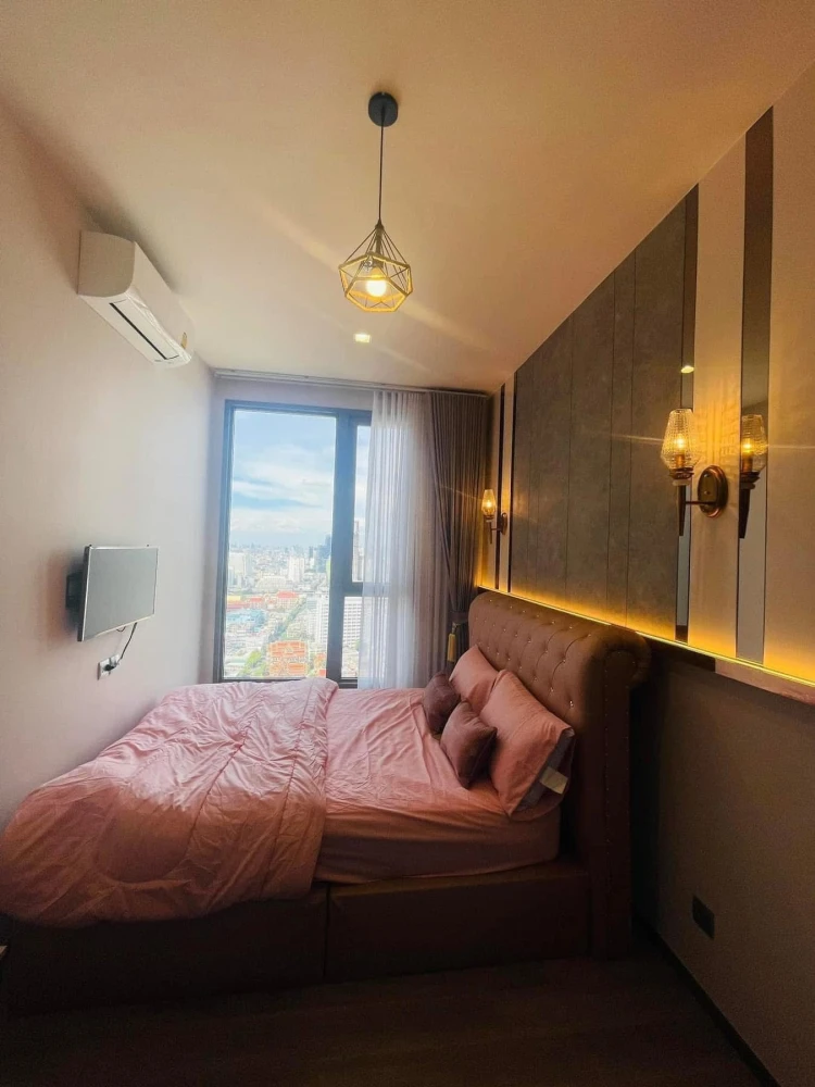 Condo for rent: Rhythm Charoenkrung Pavillion. Beautifully decorated room with excellent built-in furniture. You definitely can't miss this!
