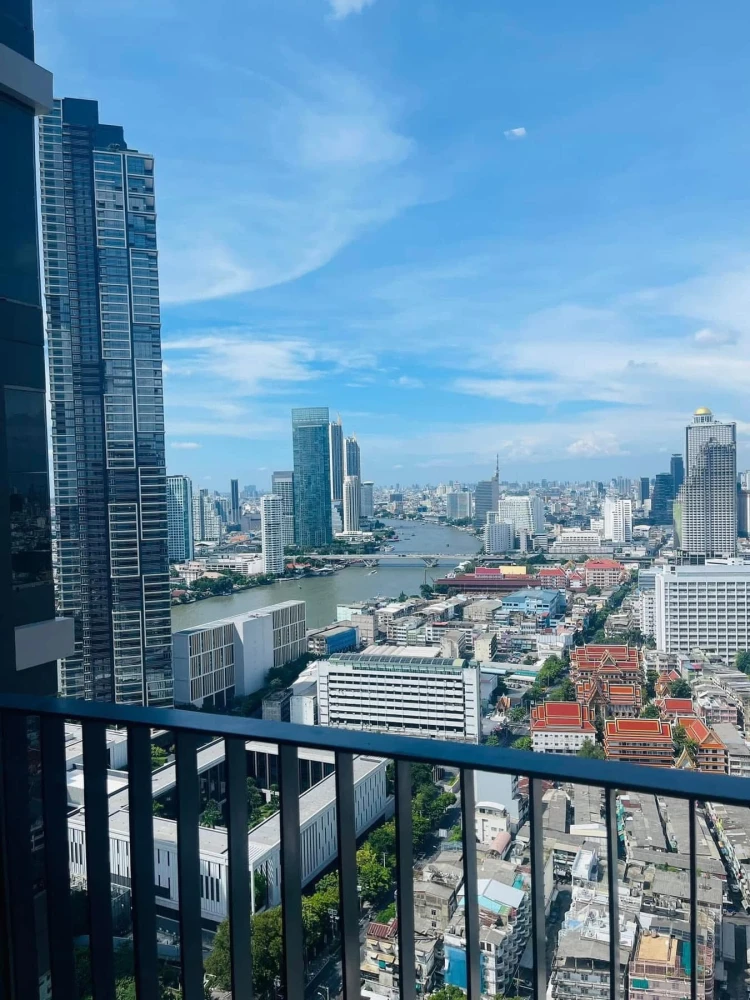 Condo for rent: Rhythm Charoenkrung Pavillion. Beautifully decorated room with excellent built-in furniture. You definitely can't miss this!