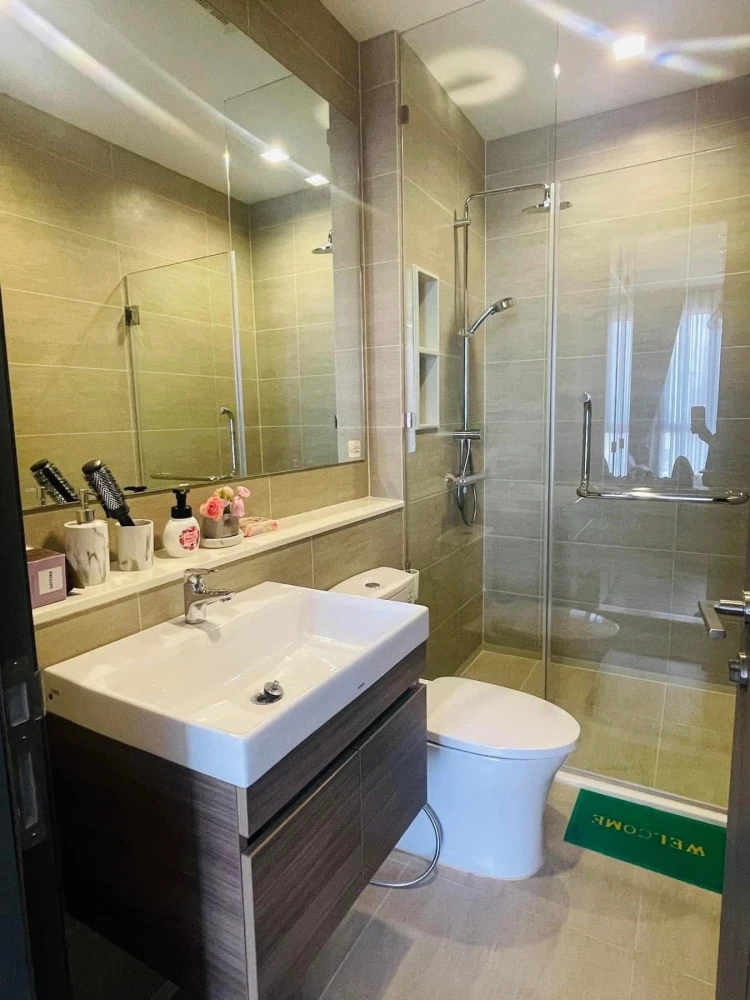 Condo for rent: Rhythm Charoenkrung Pavillion. Beautifully decorated room with excellent built-in furniture. You definitely can't miss this!