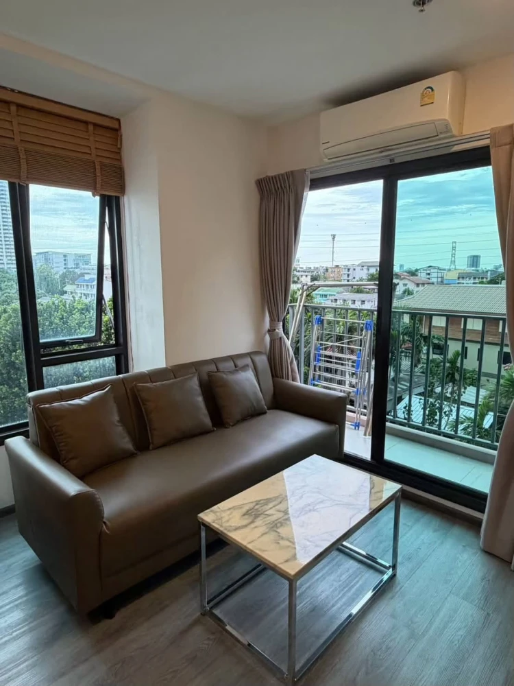 Condo for rent at Rich Park Triple Station. Located on the 4th floor, this is a corner unit offering a garden view and no adjacent neighbors on the si