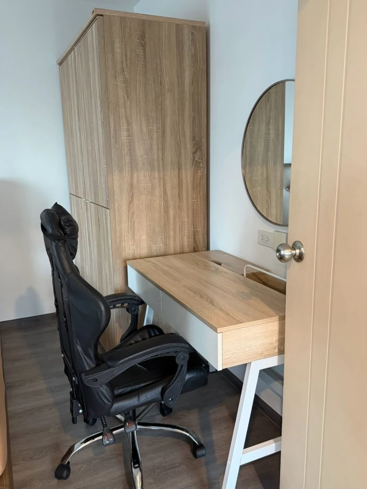 Condo for rent at Rich Park Triple Station. Located on the 4th floor, this is a corner unit offering a garden view and no adjacent neighbors on the si