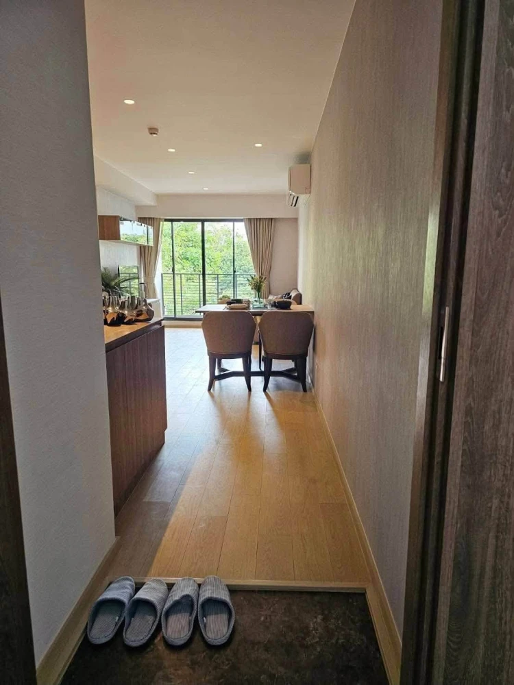 Condo for rent at Runesu Thonglor 5. Large, comfortable unit with ample living space. Convenient and fully equipped. Move in soon!